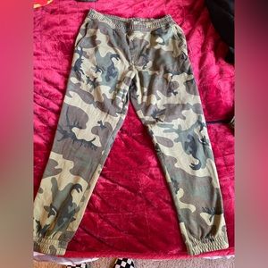 Men’s camo Volcom sweatpants